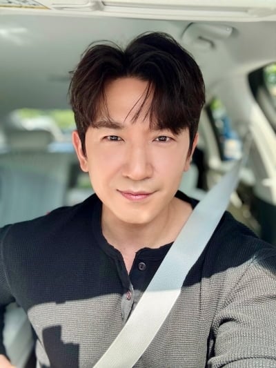 '새신랑' 이민우, 가족 공개하고 더 밝아진 미소…"이젠 행복하길" 응원 폭발