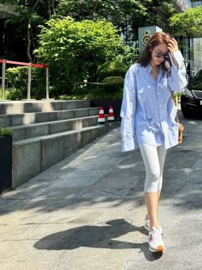 '56세' 김혜수, 압도적 비율 실화인가…셔츠 한장만 걸쳐도 분위기 장악