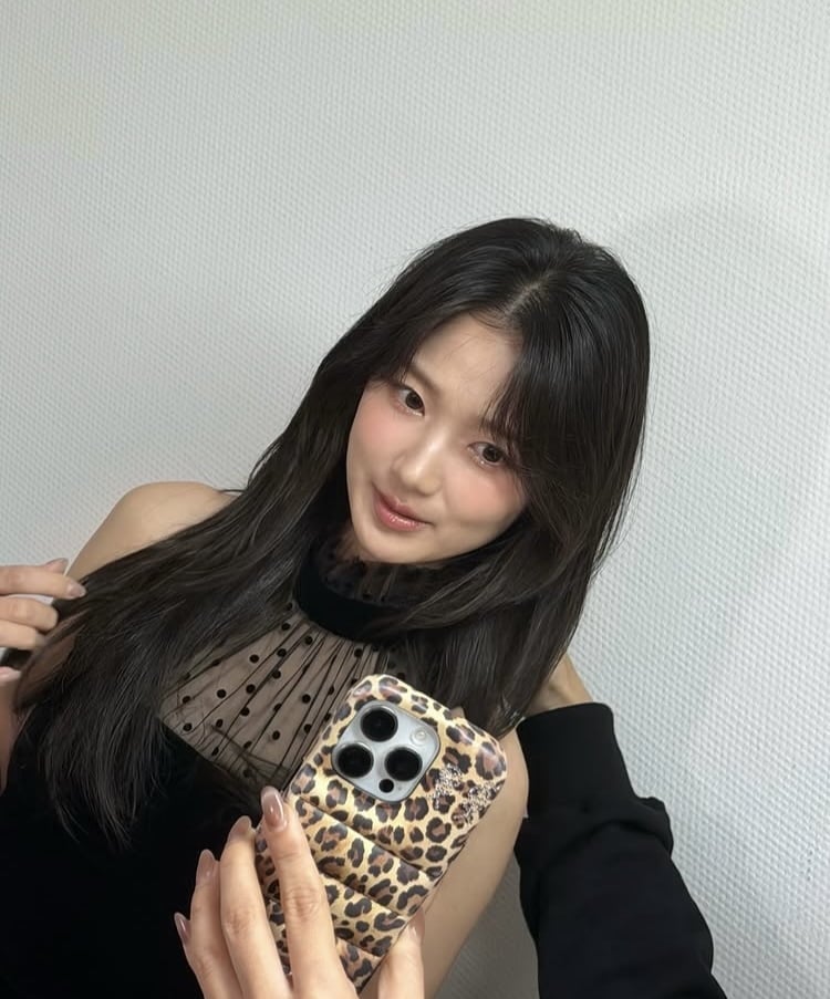 김혜윤, 너무 파격적이야…호피+시스루 ‘여자의 악마’에 도전