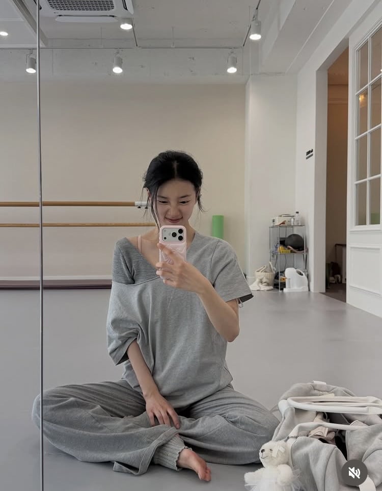 수지, 뼈말라 이유 있었네…발레 연습실서 무한 운동
