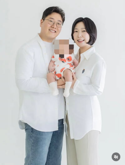 22기 영자, 생후 50일 아들과 가족사진…부모 눈에서 꿀뚝뚝