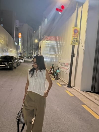 '63세' 황신혜, 나이 안 믿기는 우월한 몸매…걷기만 해도 '런웨이'