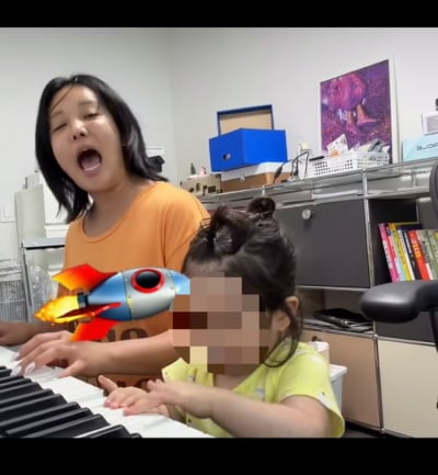랄랄, 속옷도 못 입고 육아중…격렬하게 피아노 치는 엄마