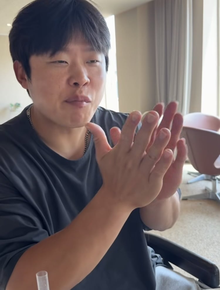 김영희, 10살 연하에 밥 사주는 누나…리조또 절반 이상 해치웠네