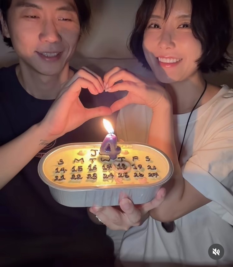 '돌싱글즈' 이소라와 최동환이 4주년을 맞았다./SNS