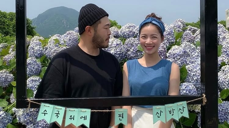 배우 김기방의 아내와의 사진을 공개했다./SNS