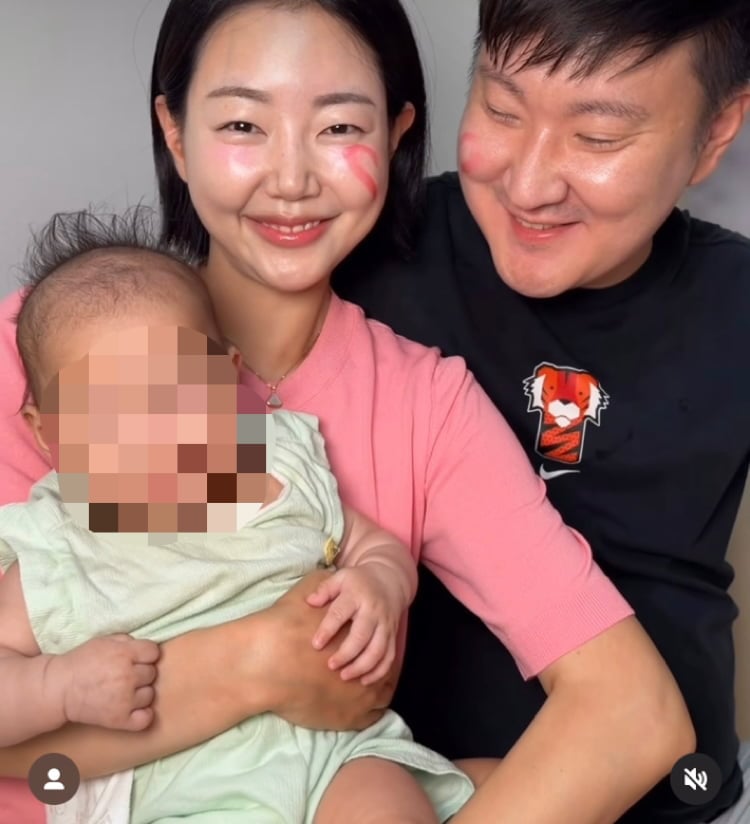 15기 옥순, ♥변호사 남편과 뽀뽀하기 1초 전…애 둘 낳아도 여전히 신혼