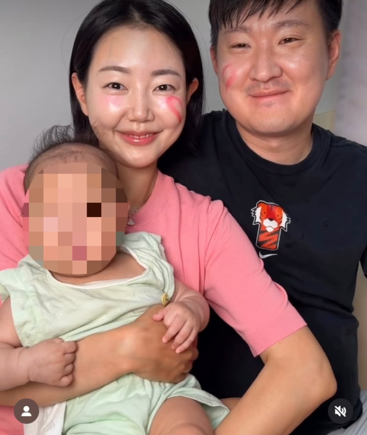 15기 옥순, ♥변호사 남편과 뽀뽀하기 1초 전…애 둘 낳아도 여전히 신혼