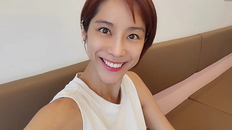 그룹 쥬얼리 출신 조민아가 아들의 생일을 맞아 정성 가득한 삼신상을 차리며 모성애를 보였다./SNS