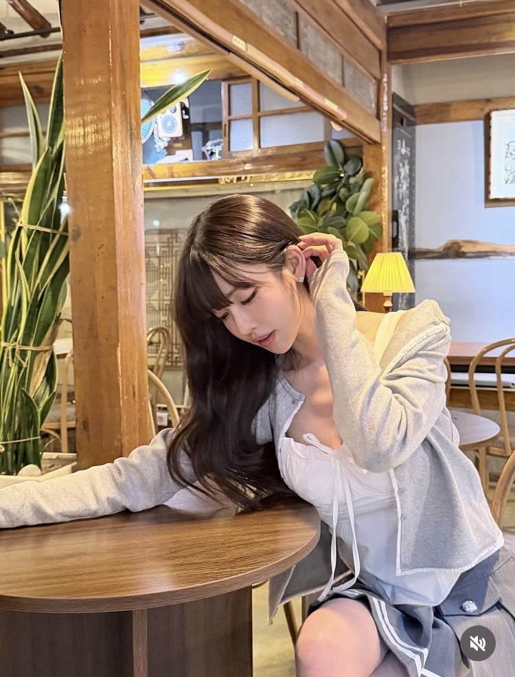 과즙세연, BJ 케이랑 여행갔나…까맣게 탄 마시멜로우 들고 볼 빵빵