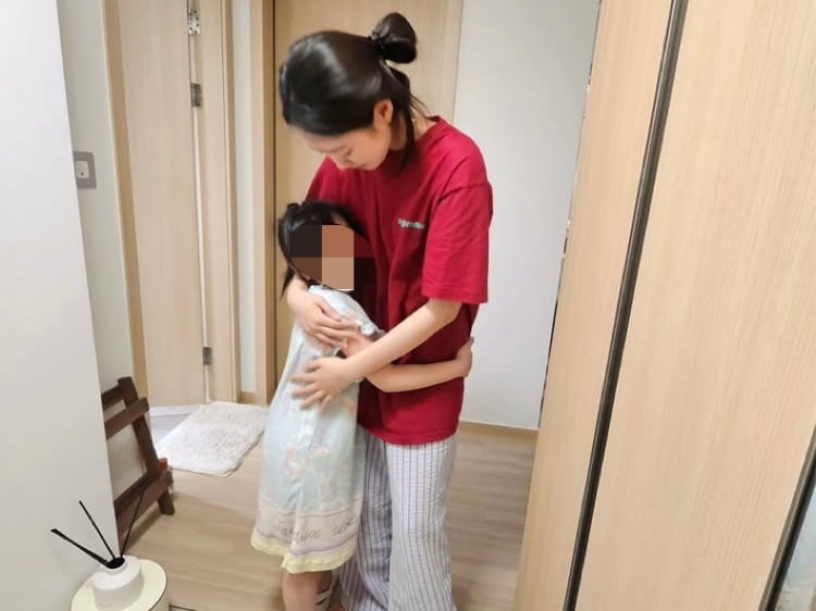 지예은이 하하 딸과 놀아줬다./SNS