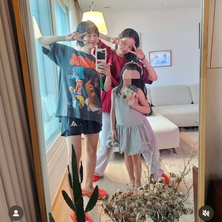 지예은이 하하 딸과 놀아줬다./SNS