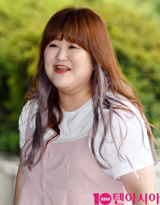 이국주가 취재진 앞에 섰다. / 사진=텐아시아DB