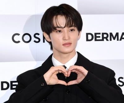 마크, SM 나오고 새 소속사 설립…'어퍼룸' 공동 대표 됐다