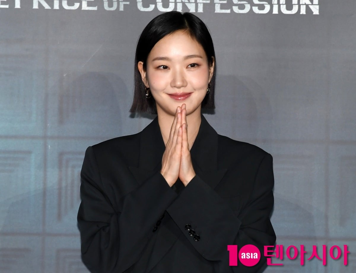 배우 김고은이 취재진 앞에 섰다. / 사진=텐아시아DB