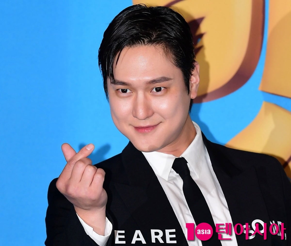 고경표가 공식 행사장에서 포즈를 취하고 있다. / 사진=텐아시아DB