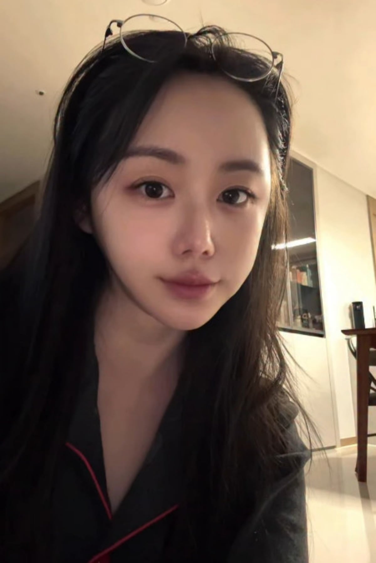방송인 이경규의 딸 이예림이 카메라를 응시하고 있다. / 사진=이예림 SNS