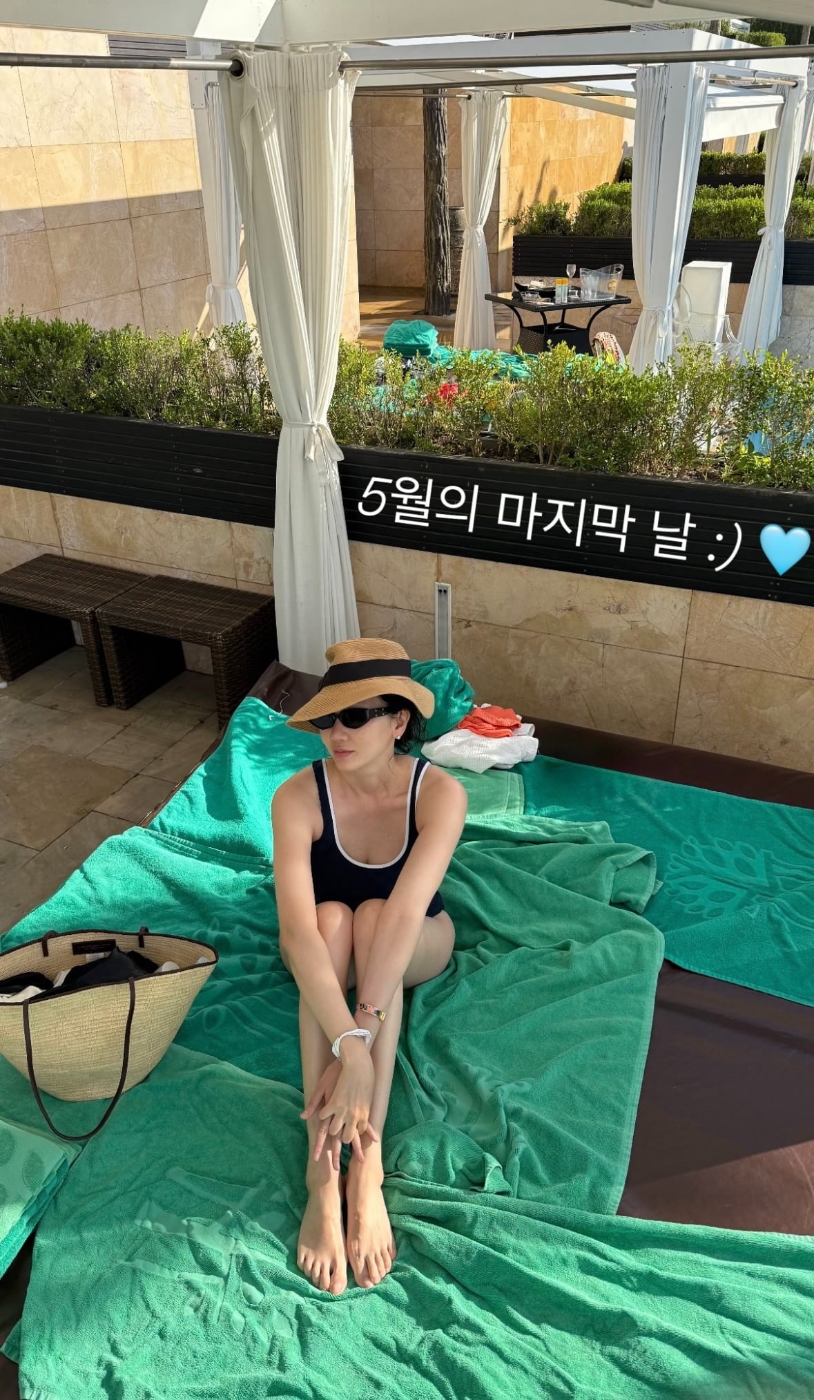 장윤주가 초여름 호텔에서 수영을 즐겼다. / 사진=장윤주 SNS