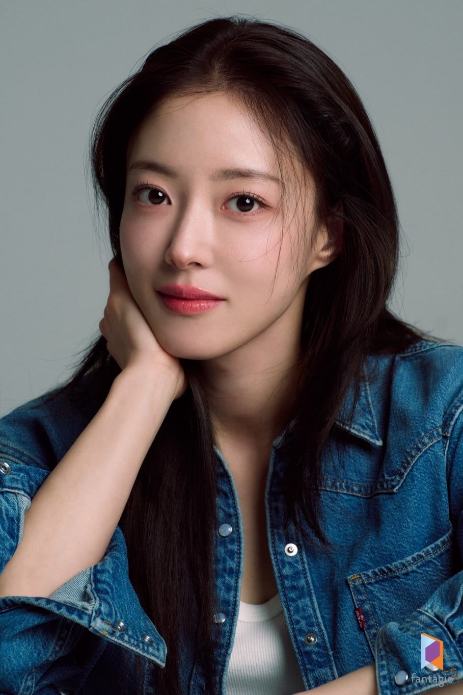 배우 이세영이 광고 모델로 활동 중인 빙그레와 함께 무료 급식소를 찾아 따뜻한 나눔을 실천했다./사진제공=판타지오