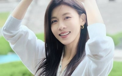 "대학생 자녀 있을 나이인데"…'47세' 하지원, 역대급 동안 비주얼로 24년 만에 대학 표지 장식