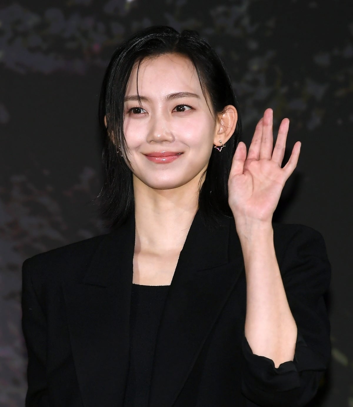 배우 신현빈은 '괴이', '계시록', '얼굴', '군체' 등으로 연상호 감독과 함께 작업했다. / 사진=텐아시아DB