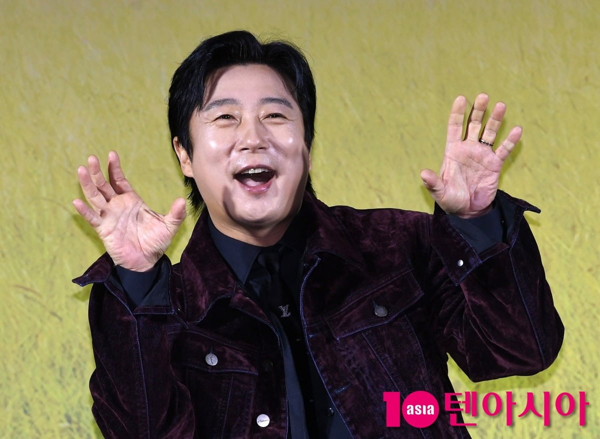 이수근이 공식 행사에서 포즈를 취하고 있다. / 사진=텐아시아 DB