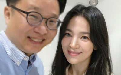 송혜교, 한국사 알리기에 발 벗고 나섰다…"美 워싱턴에 역사 안내서 기증할 것"