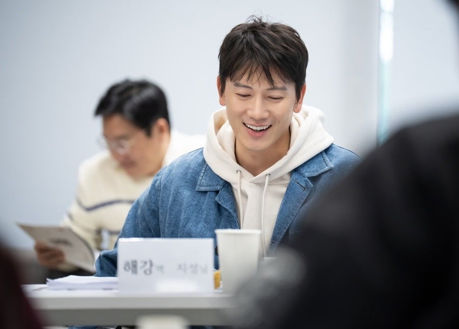'아파트' 대본 리딩 현장이 공개됐다./사진제공=JTBC