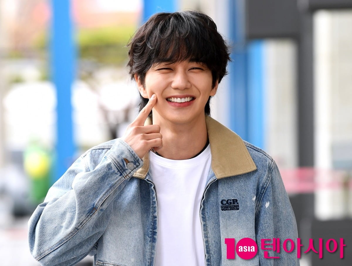 유승호가 공식 행사에 참석해 미소를 짓고 있다./사진=텐아시아DB