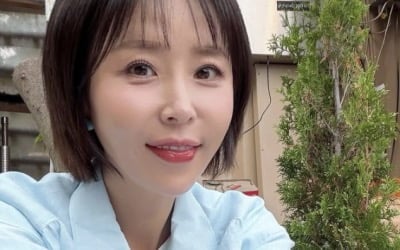 "점점 어려지네"…'43kg' 신지, 뼈말라 대열 합류하고 완성한 단발 여신 비주얼