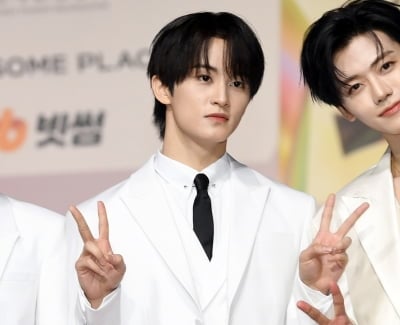 'SM 떠난' 마크, 1인 기획사 설립 후 첫 공식 석상…해외서 미공개 자작곡 무대