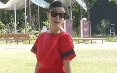 최화정, 10년 전 옷도 찰떡 소화…레드 원피스 입고 패션 감각 뽐냈다 ('최화정이에요')
