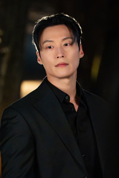2000년대생 남배우 세대교체 속에도 통했다…허남준, 퇴폐미로 존재감 각인 ('멋진신세계')