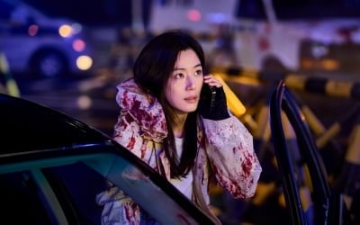 전지현, 제대로 일냈다…11년 만의 스크린 복귀작 '군체' 개봉 14일 만에 400만 돌파