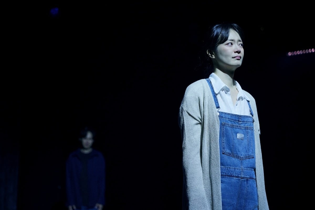 배우 전소민이 연극 '렁스'를 통해 깊어진 감정 연기와 무대 장악력을 보여주고 있다./사진제공=메이킷스튜디오