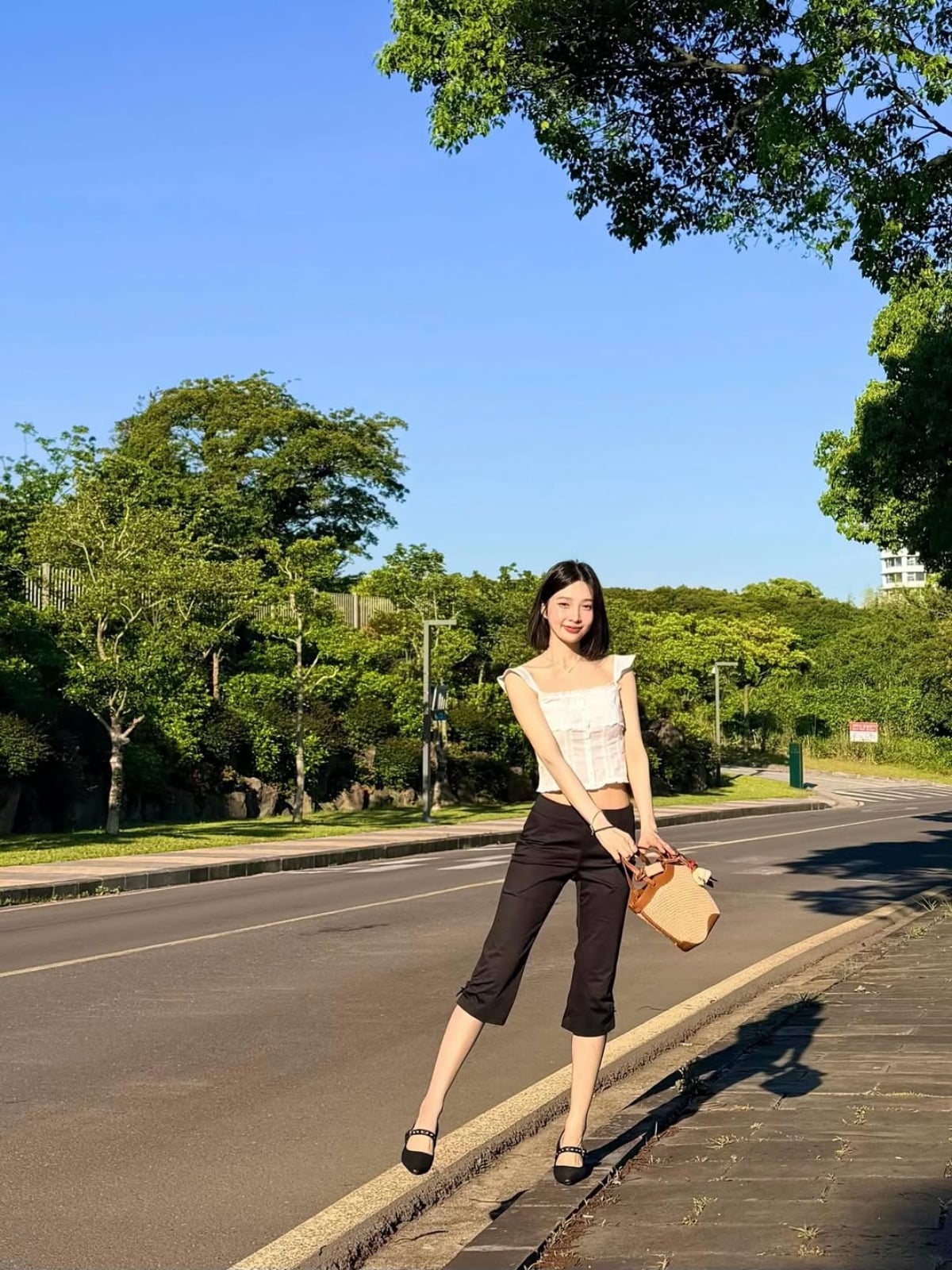 조이가 카프리 팬츠를 찰떡 소화했다. / 사진=조이 SNS