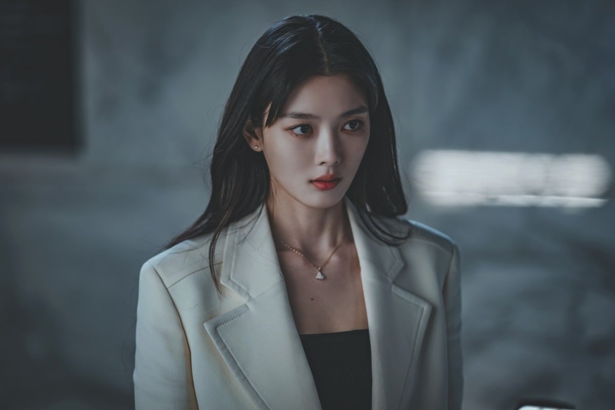 김유정의 파격 변신으로 화제를 모았던 '친애하는 X'가 TV 편성을 확정했다./사진제공=티빙