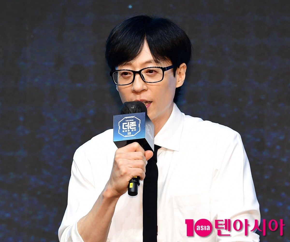 유재석이 공식 행사에 참석해 말을 하고 있다./사진=텐아시아DB