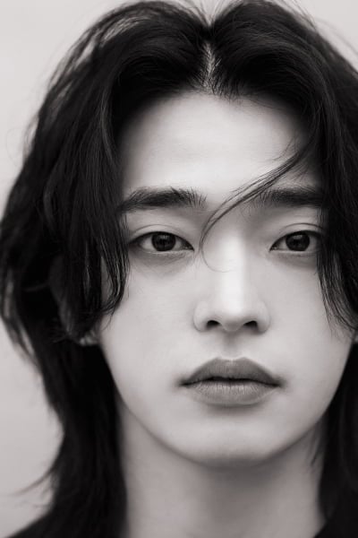 [공식] 박지훈 소속사 새 가족 생겼다…"전폭적인 지원 예정" 신예 옥진욱 YY엔터테인먼트 行