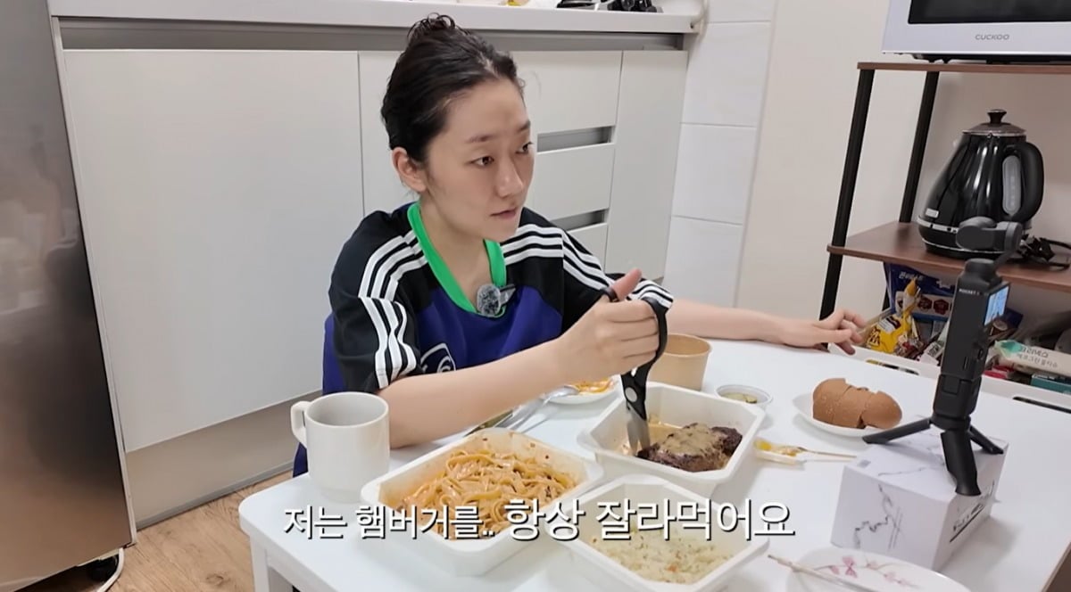 박경혜가 과거 치아 문제로 인해 생긴 식습관을 고백했다. / 사진='경혜볼래' 유튜브 영상 캡처