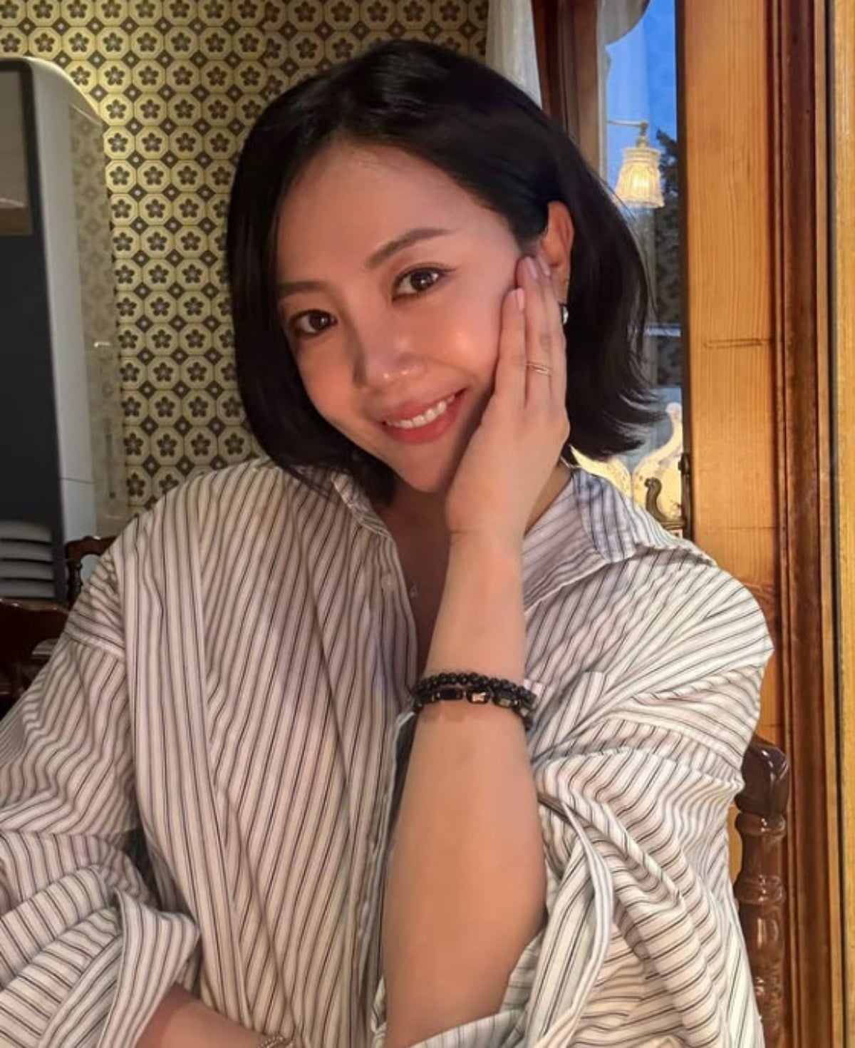 배우 고은아가 카메라 앞에서 미소를 보이며 포즈를 취하고 있다. / 사진=고은아 SNS