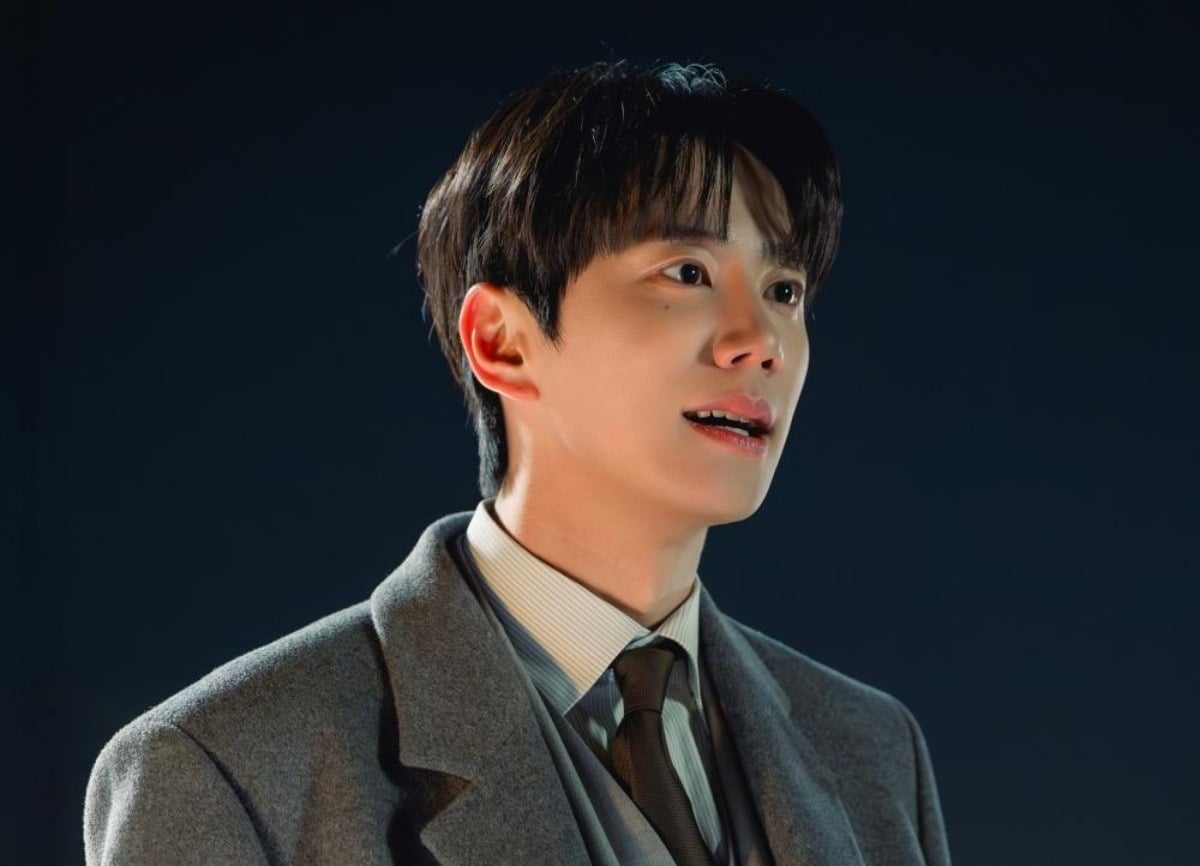 이준영이 '신입사원 강회장'에서 1인 2역을 소화하며 호평받고 있다. / 사진제공=SLL, 코퍼스코리아