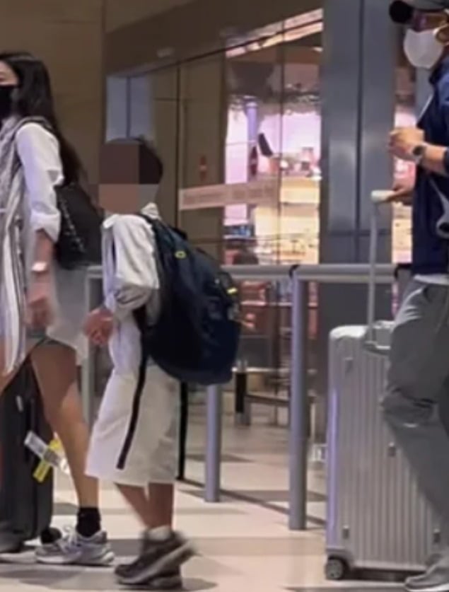  배용준·박수진 부부와 박신혜·최태준 부부가 싱가포르에서 함께 포착됐다./사진=SNS 갈무리