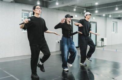'강동원 리더' 트라이앵글 뮤비 비하인드 공개됐다…"액션 영화처럼 춤 연습" ('와일드씽')