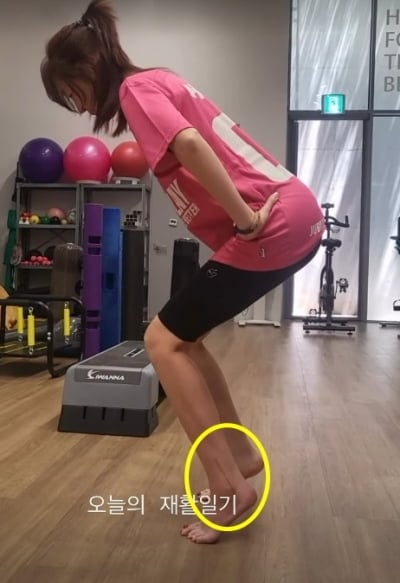 엄지원, 하이힐 신고 SNL까지 출연했는데…선명한 '수술 자국'