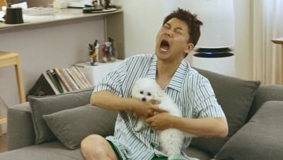 '48세 미혼' 전현무, 새 가족 생겼다…생후 70일 반려견 입양 "육아랑 다를 게 없어" ('나혼산')