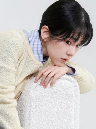 '학폭 의혹' 박혜수, 연예계 복귀 시동 거나…11년 만에 소속사와 결별 후 화보 업로드