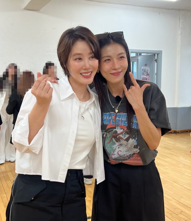 김성령, 하지원 / 사진 = 26학번 지원이요 SNS