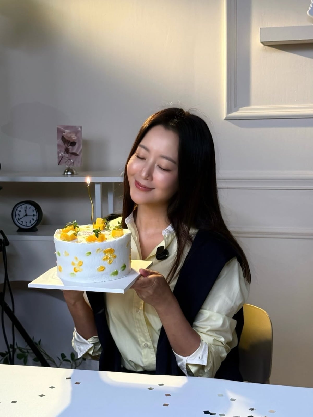 김희선의 생일에 네티즌들의 축하가 쏟아지고 있다. / 사진=김희선 SNS