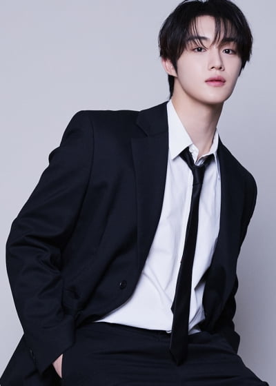 배진영 탈퇴 2년 만에 아이돌 그룹 해체…'CIX 막내' 현석, 배우 전향 후 팬 소통 박차